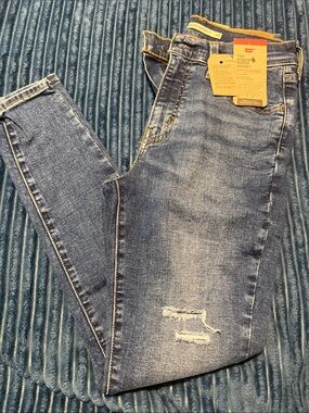 Levi's Light-Mid Blue High-Rise Super Skinny Jeans